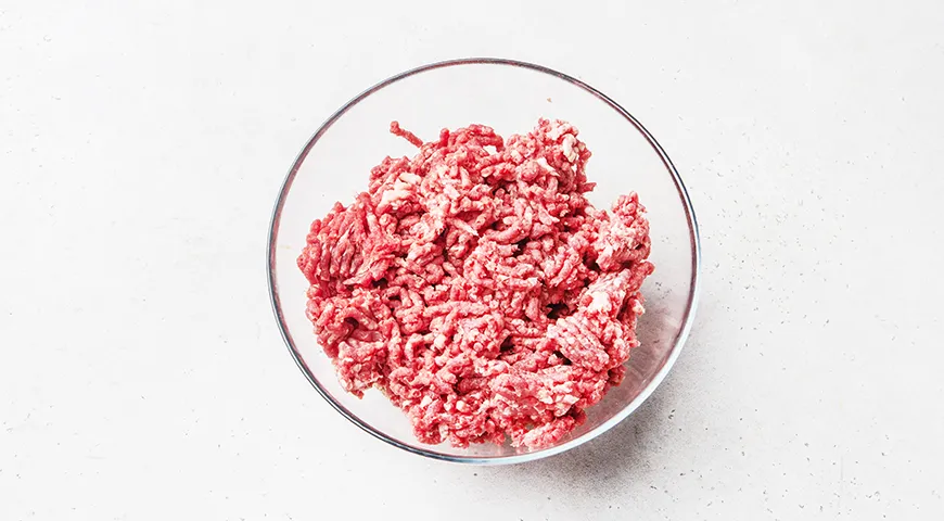 Картофельная запеканка с фаршем и овощами под сыром