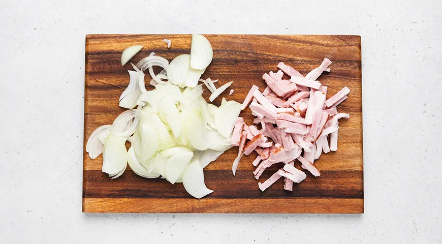 Французский луковый пирог с копченой грудинкой