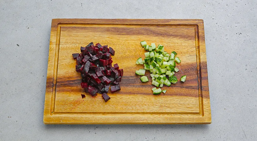 Салат с языком и кедровыми орешками