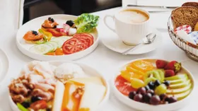 Как зарядиться энергией на целый день: 10 ресторанов Москвы с сытными завтраками