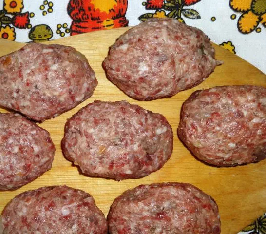 Бутерброды с ветчиной, омлетом и плавленым сыром