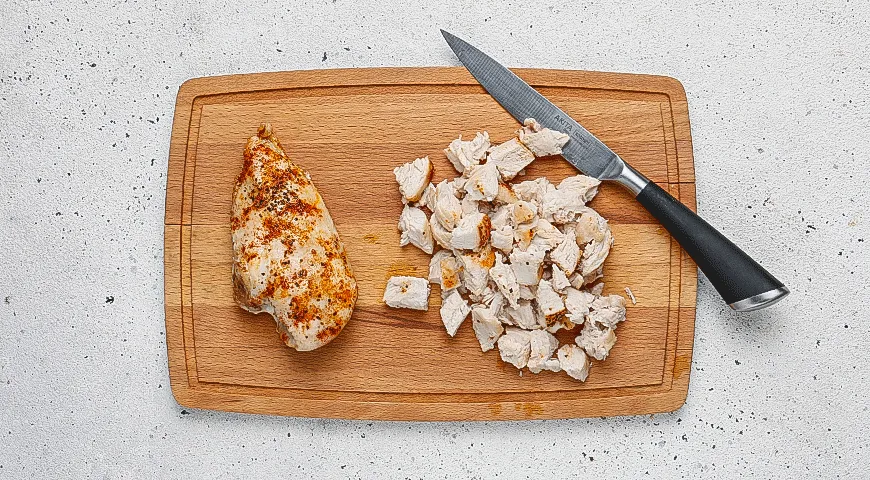 Круассан с куриным салатом