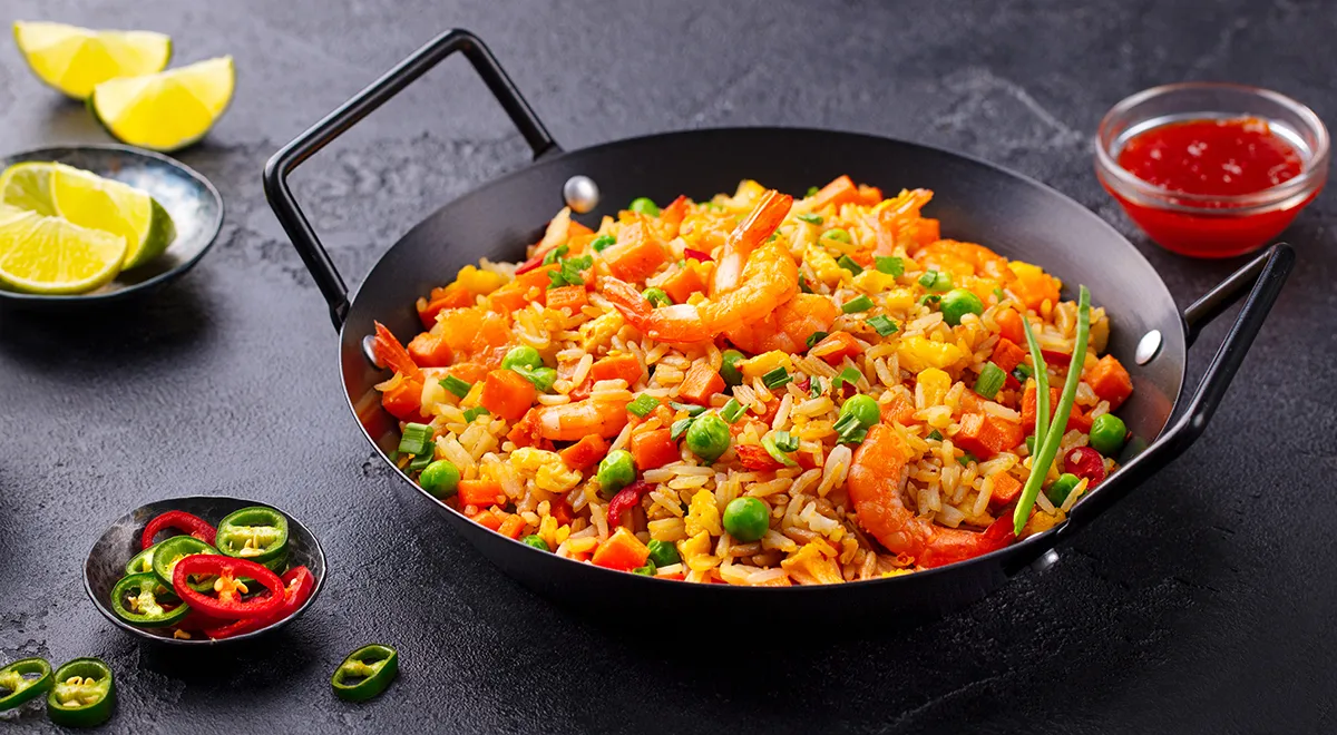 Креветки с рисом и овощами