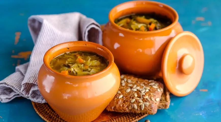 Постные щи из квашеной капусты с грибами