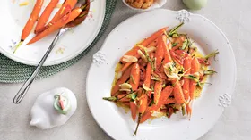 Морковь с имбирем, чесноком и зеленым луком
