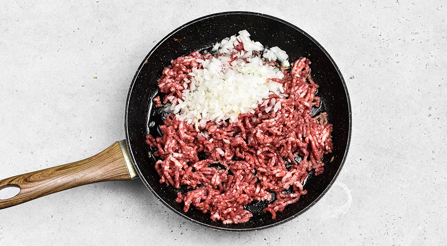 Заливной пирог с фаршем, капустой и грибами
