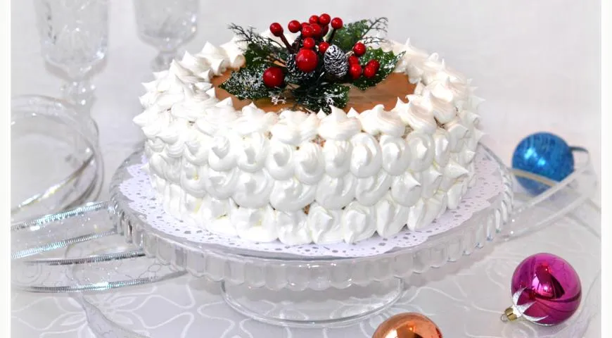 Торт-безе с запеченными мюсли 