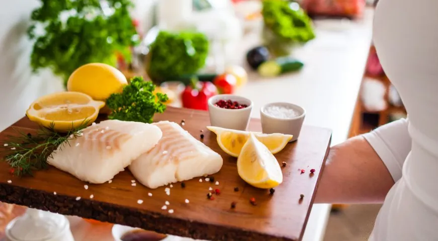 Треска считается омолаживающим суперфудом из-за богатого аминокислотного состава, полезных жиров, витаминов и минералов 