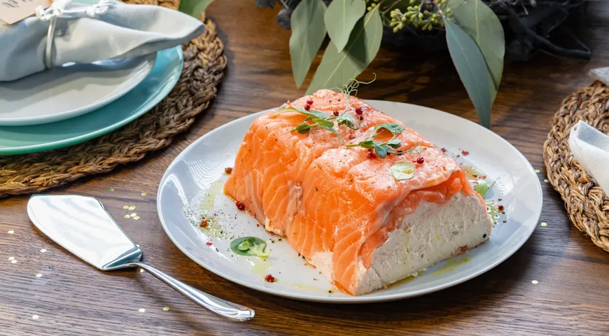 Рецепт террина из лосося слабой соли и муксуна горячего копчения