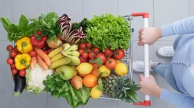 В неделю нужно съедать 30 овощей и фруктов: гастроэнтеролог подсказал простой способ