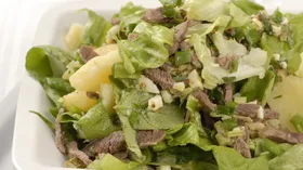 Зеленый салат с мясом