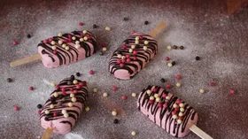 Зефирное эскимо из черной смородины