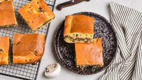 Заливной пирог с фаршем, капустой и грибами
