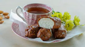 Глазированные сырки с кокосом и миндалем