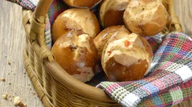 Рецепты на праздничный стол с чесноком и сырами
