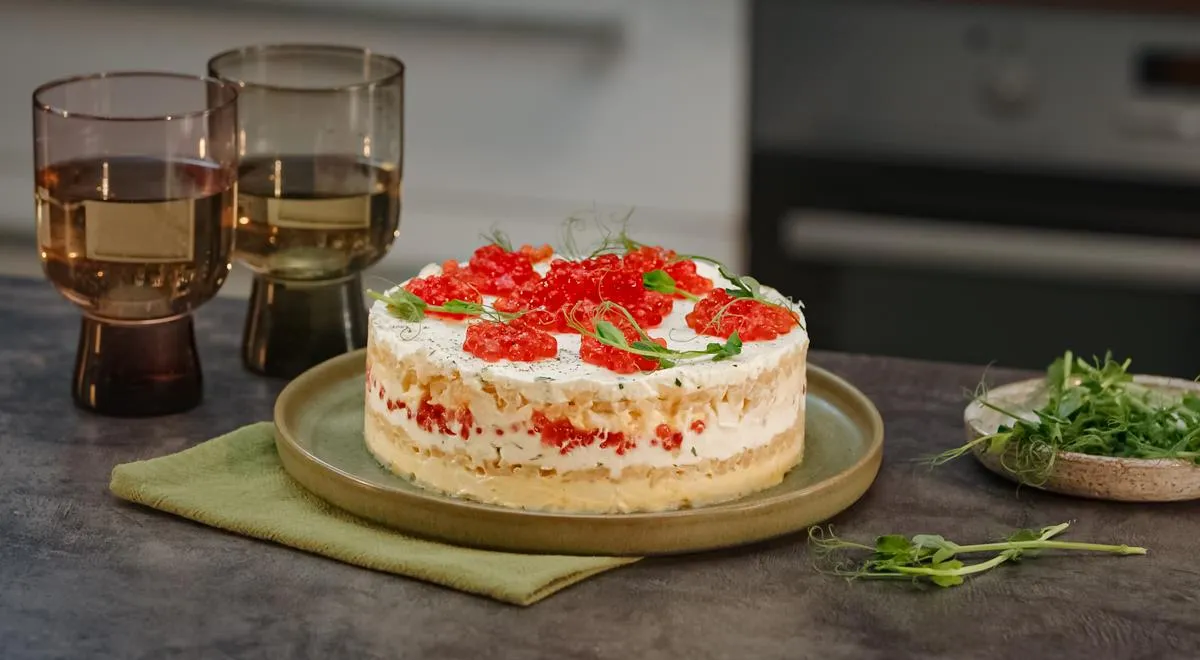 Рецепт праздничного икорного торта