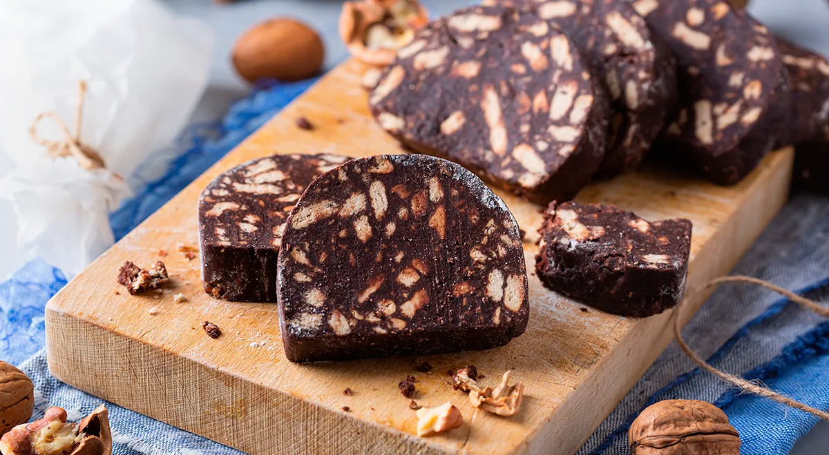 Шоколадная колбаса с грецкими орехами и коньяком