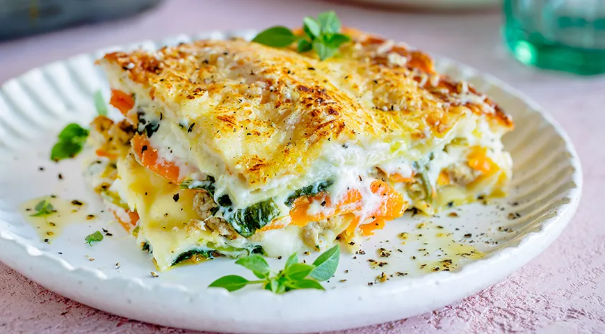 Лазанья на сковороде из цельнозерновой муки и салат из Эскароле - Средиземноморская Рецепты