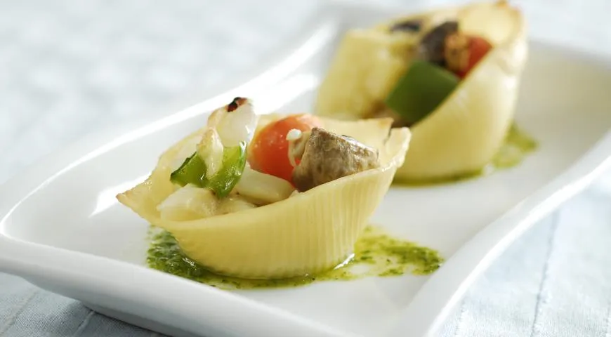 Ракушки с овощами и шампиньонами
