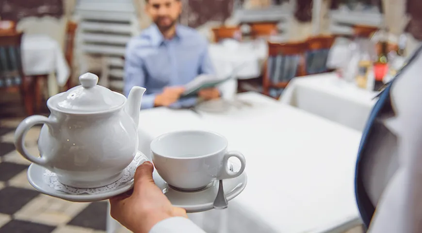 Сегодня в ресторанах чай заказывает каждый второй гость, поэтому многие заведения предлагают чайную карту, демонстрируя в ней выбор и стиль