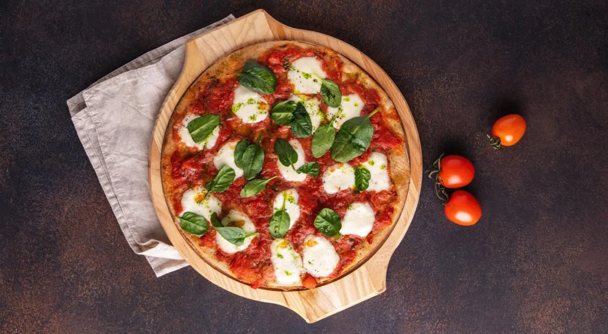 Моцарелла, базилик и помидоры — главные ингредиенты пиццы «Маргариты»