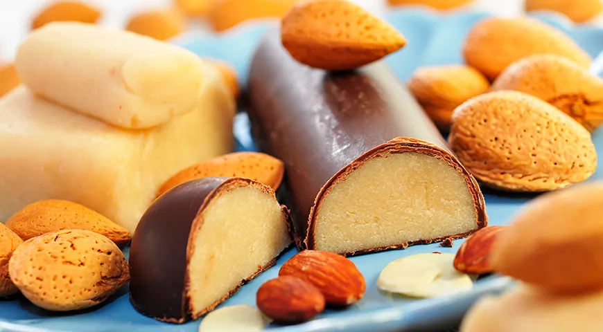 Существуют шоколадные сорта, где марципан покрыт шоколадом