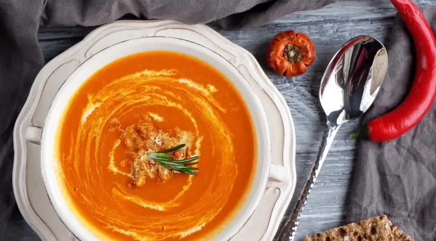 Тыквенный суп-пюре с томатами в собственном соку
