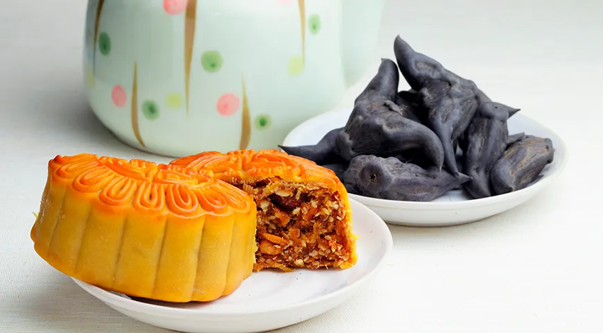 Лунный пряник с орехами чилим