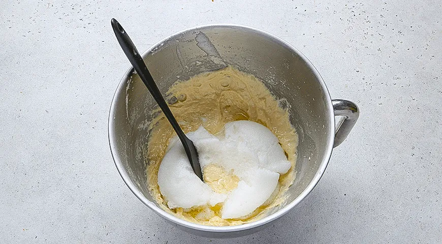 Сэндвич из вафель с ветчиной, яйцом и сыром