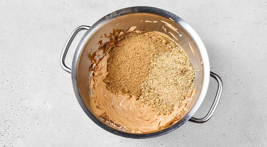 Пирожные Муравейник из печенья, со сгущёнкой и орехами