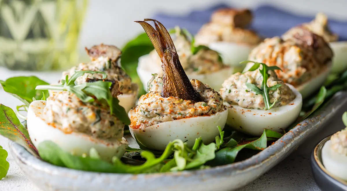 Яйца, фаршированные шпротами