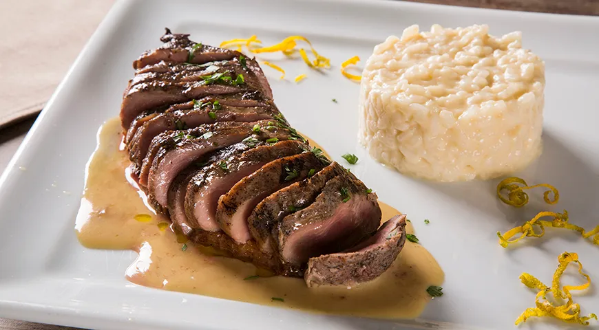 Соус для пато но тукупи варят несколько дней, чтобы нейтрализовать синильную кислоту