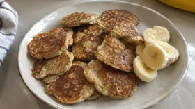Мини-оладьи из банана и овсянки