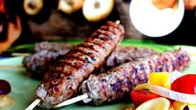 Рецепты с морепродуктами, колбасой и сосисками