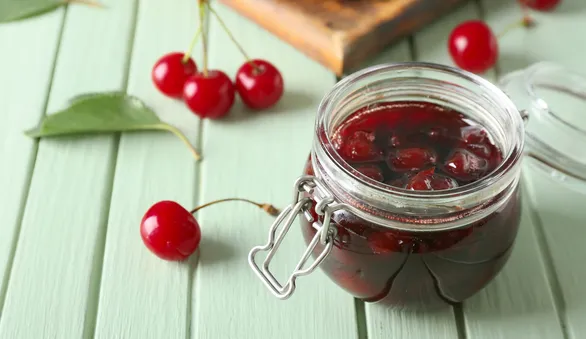 10 рецептов любимого вишневого варенья — с косточками и без
