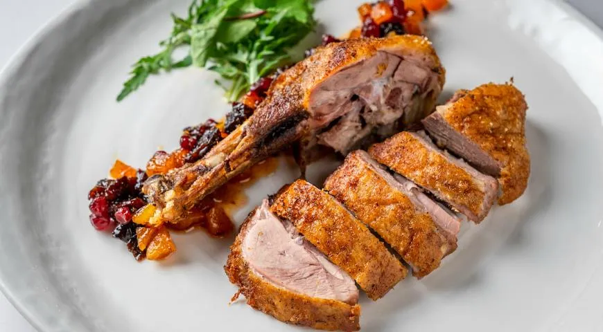 Утка с абрикосами и сливами