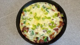 Омлет с лисичками, зеленью и сыром