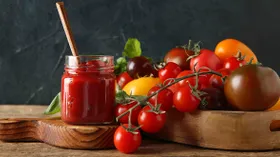 Домашний кетчуп на любой вкус: 10 оригинальных рецептов из слив, яблок, свеклы и других неожиданных ингредиентов