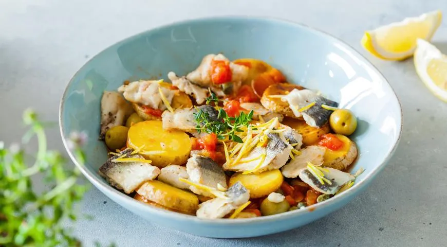 Рецепт ряпушки, тушеной с оливками и помидорами