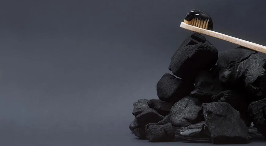 Правда или миф: как работает черная зубная паста с углем