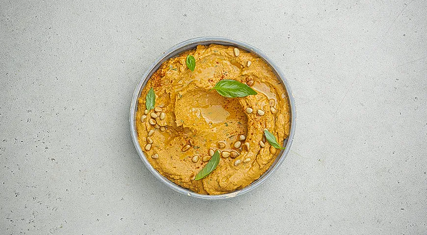 Хумус с вялеными томатами