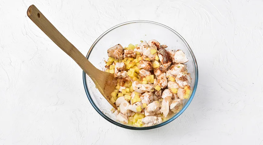 Заливной пирог на кефире с курицей и картошкой