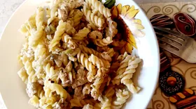 Макароны с мясом и овощами