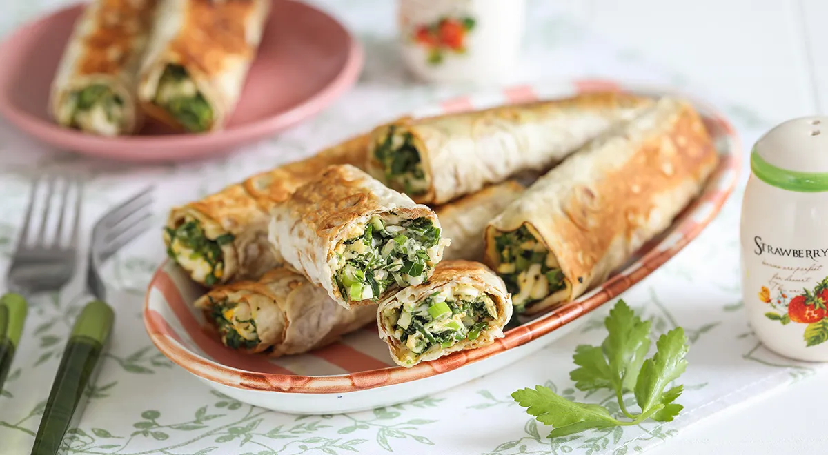 Пирожки из лаваша с луком и яйцом