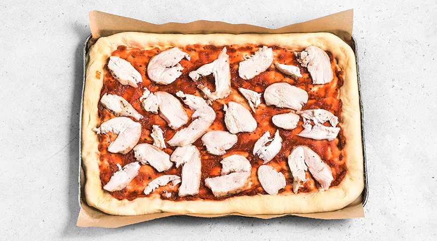 Пицца с курицей и грибами