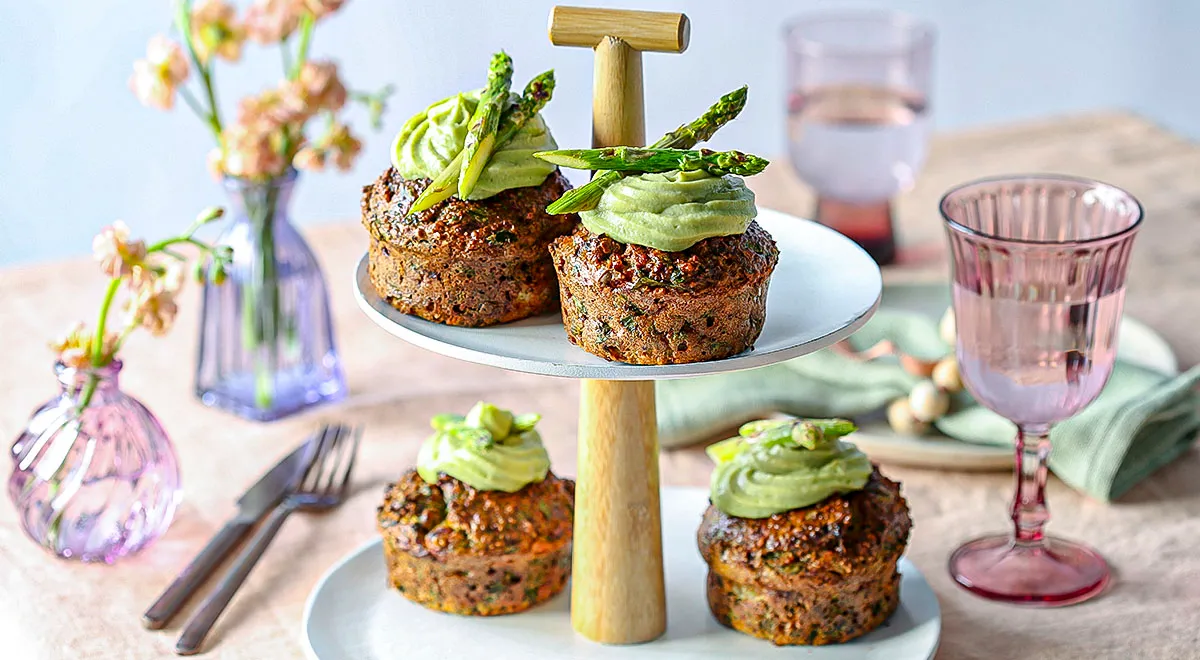 Закусочные маффины из киноа со шпинатом и миндалем