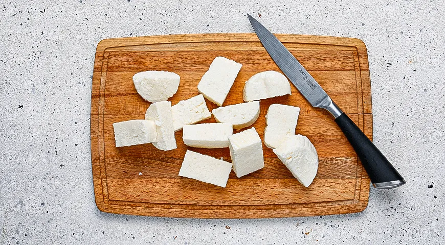 Жареный адыгейский сыр с яйцом