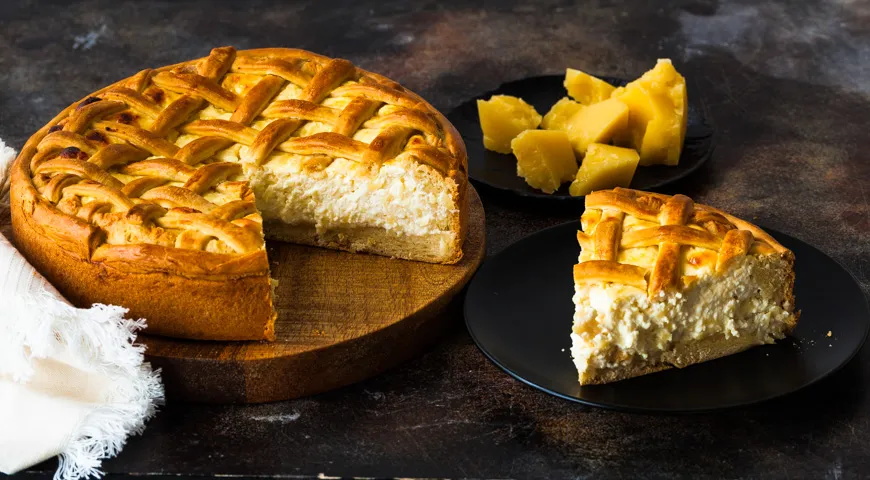Дрожжевой пирог с творогом и сыром