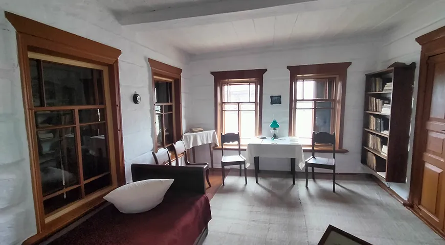 Комната в доме Прасковьи Петровой в Шушенском, которую занимала семья Ульяновых в 1898-1900 гг. (фото: Ольга и Павел Сюткины)