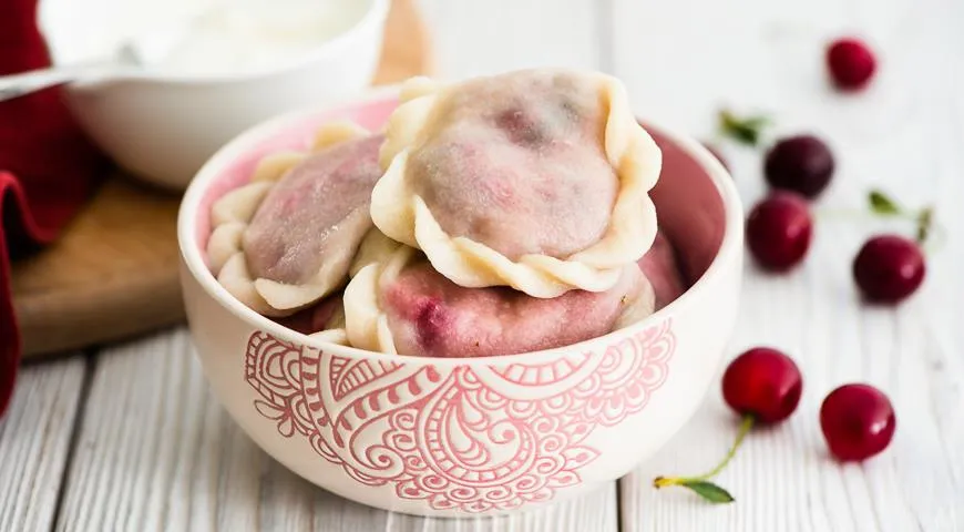 Рецепт вареников с творогом и вишней